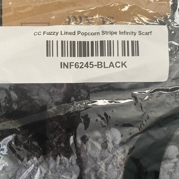 C.C Exclusives infinity scarf, and smart tip gloves set - Picture 6 of 13